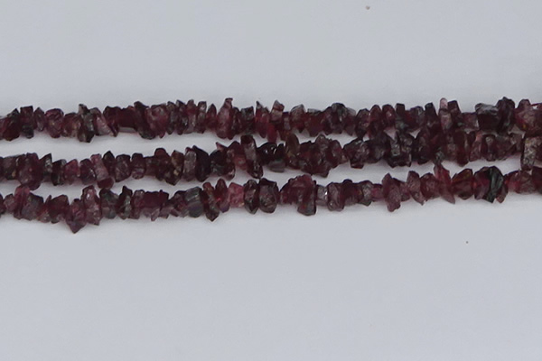 CCH704 15.5 inches 4*6mm - 6*8mm purple garnet chips beads