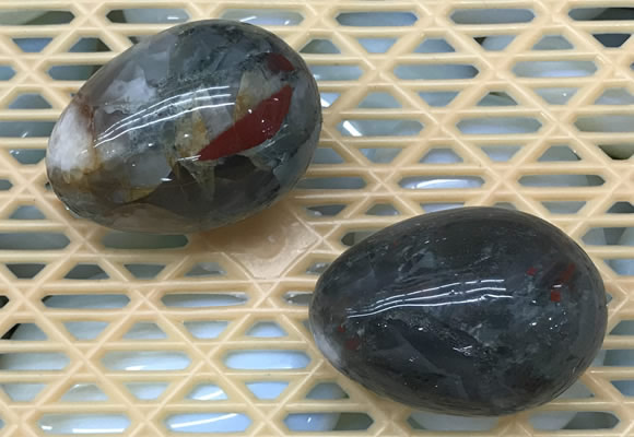 CDN360 35*50mm egg-shaped blood jasper decorations wholesale