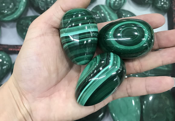 CDN37 25*40mm - 30*45mm egg-shaped natural malachite decorations