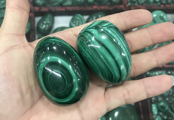 CDN38 32*50mm - 35*53mm egg-shaped natural malachite decorations