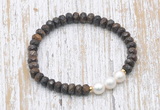 CFB755 faceted rondelle bronzite & potato white freshwater pearl stretchy bracelet