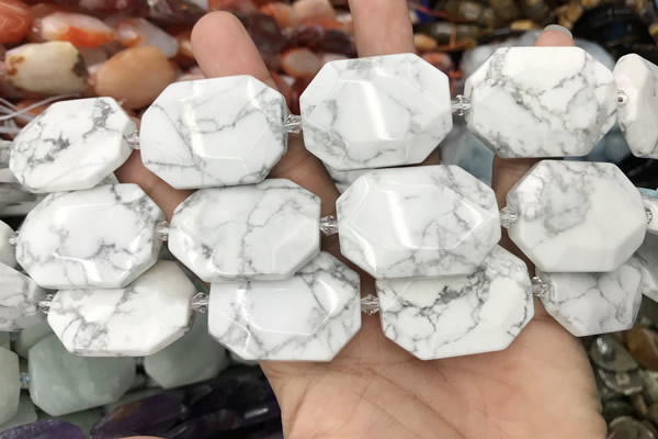 CNG8556 22*30mm - 25*35mm faceted freeform white howlite beads