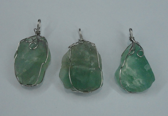 NGP1293 18*30mm – 25*35mm nuggets green fluorite pendants