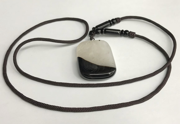 NGP5664 Agate rectangle pendant with nylon cord necklace